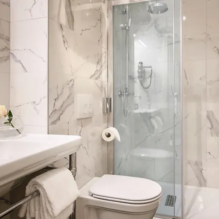 - Liburnia Hotel